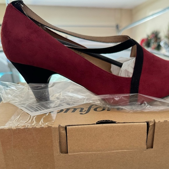 Burgundy, gently worn burgundy suede shoe.  Size 12M heel.  In box.  Runs small. - Picture 3 of 6